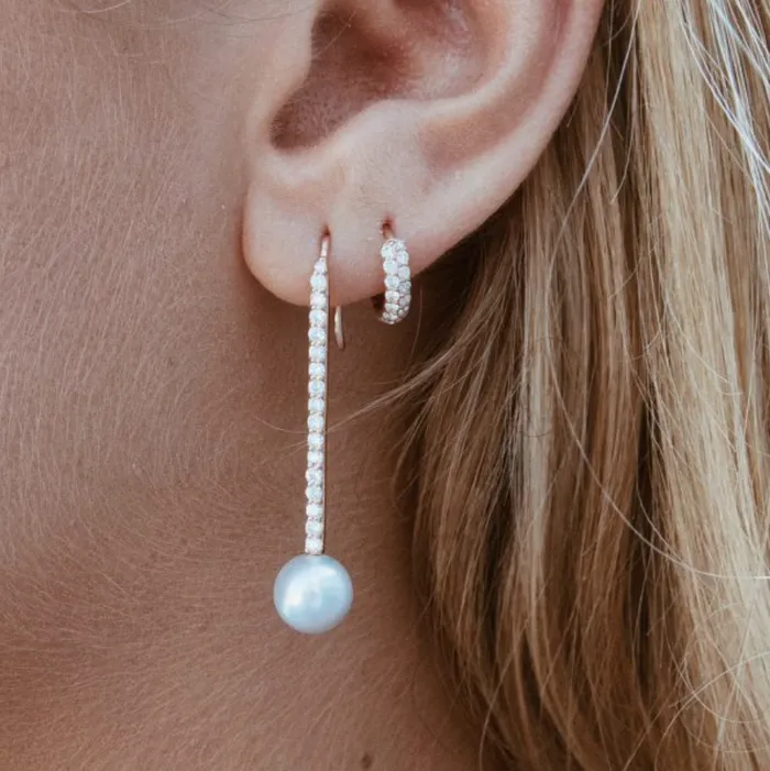 Carbon Hyde Earrings Diamond Pearl Stick Earrings Carbon Hyde Earrings Diamond Pearl Stick Earrings