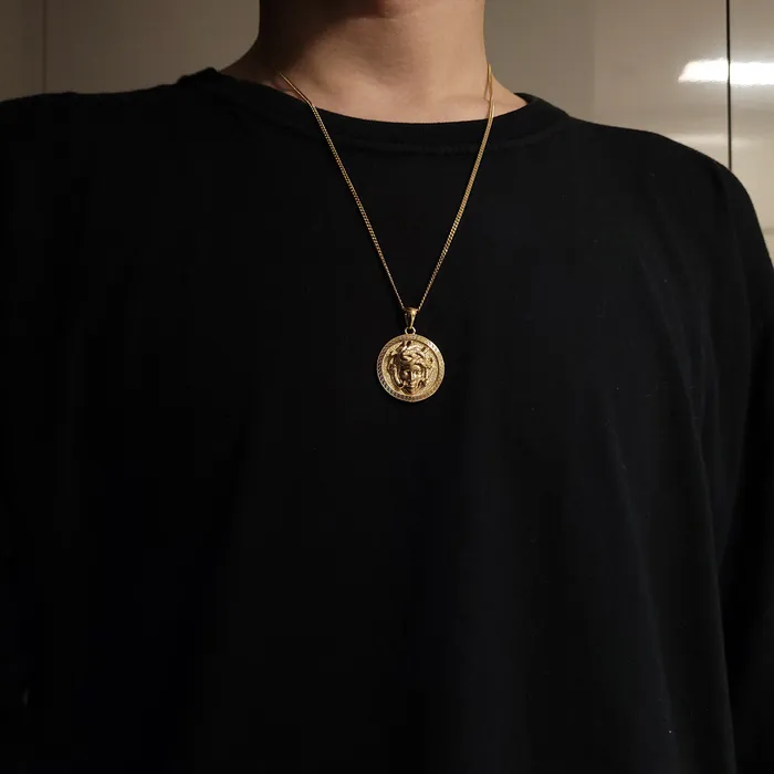 carre dor Necklaces 14k 18k gold mens circle medusa pendant necklace 1