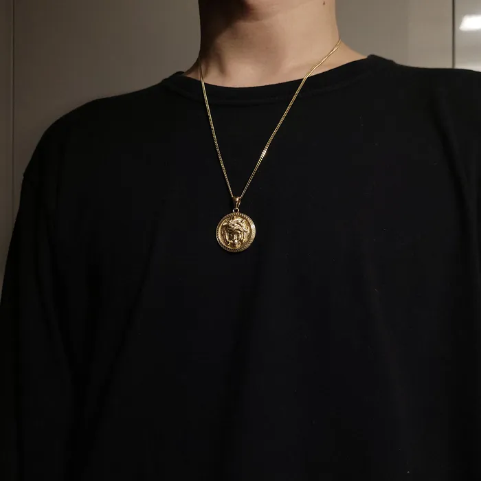 carre dor Necklaces 14k 18k gold mens circle medusa pendant necklace 1