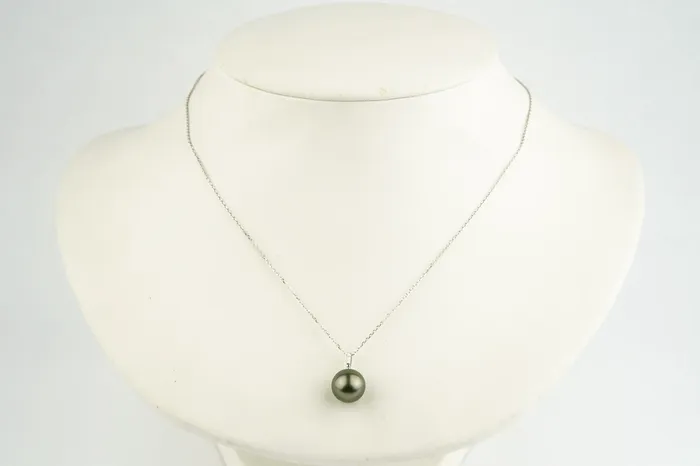 Kamoka Pearl Necklaces Tahitian Warm Green Pearl Diamond clat Pendant or Necklace on 14KWG
