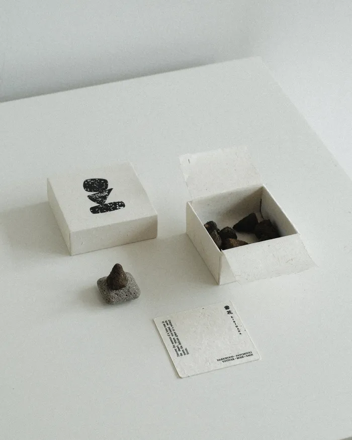 MYJN Earrings Kirihana 18 Incense Cone