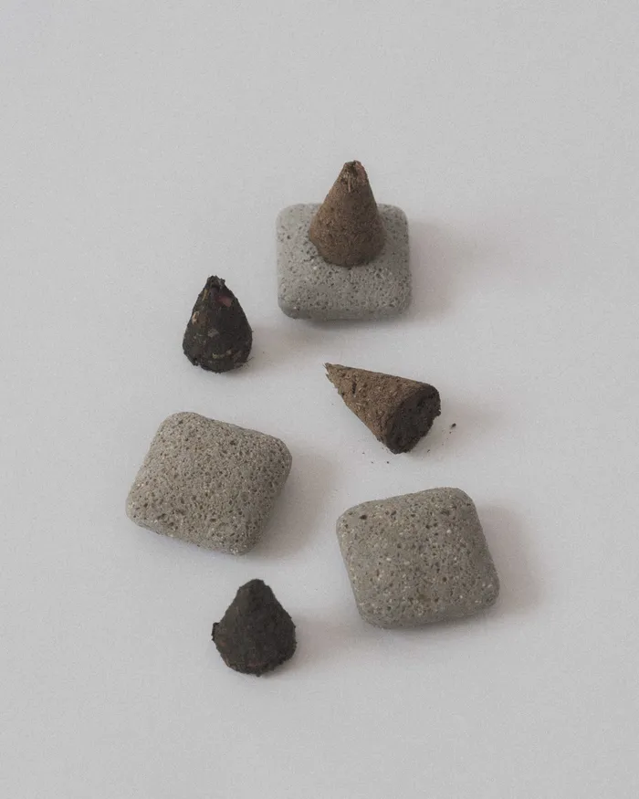 MYJN Earrings Kirihana 18 Incense Cone