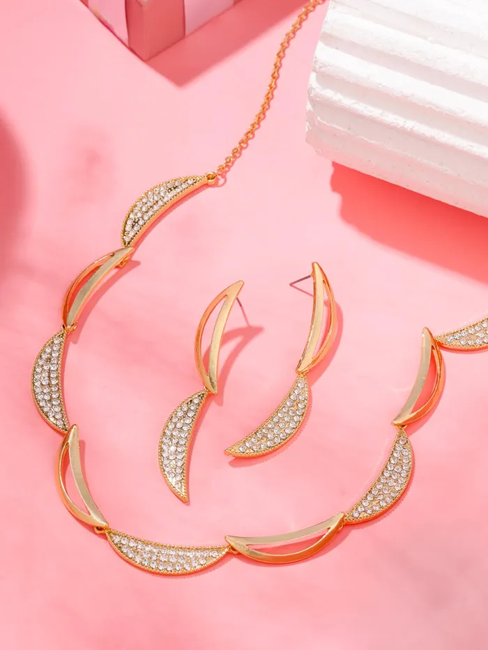 Yellow Chimes Necklaces Yellow Chimes Necklace Set for Women White Stone Necklace Set A5 Crystal Jewellery Set for Women Luxe Layers Rose Gold Plated Necklace Set Birthday Anniversary Gift for Women Wife