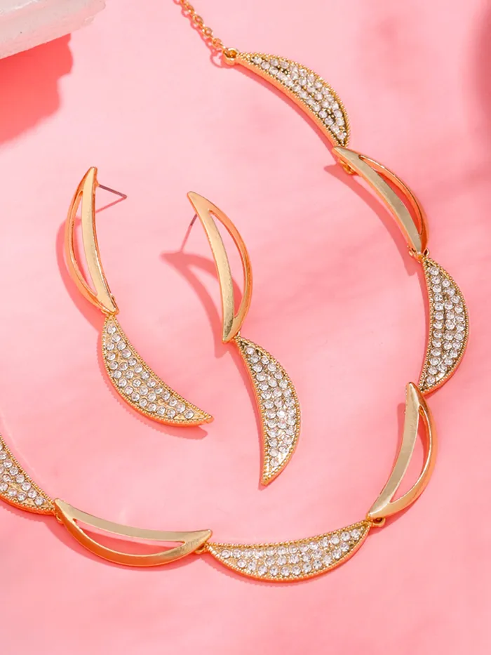 Yellow Chimes Necklaces Yellow Chimes Necklace Set for Women White Stone Necklace Set A5 Crystal Jewellery Set for Women Luxe Layers Rose Gold Plated Necklace Set Birthday Anniversary Gift for Women Wife