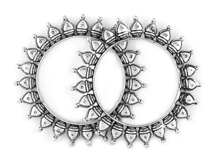 Yellow Chimes Womens Bracelets Oxidised Silver Combo Of 2 Kolhapuri Bangles Shell Design Bangles For Women Girls Yellow Chimes Earrings Yellow Chimes Womens Bracelets Oxidised Silver Combo Of 2 Kolhapuri Bangles Shell Design Bangles For Women Girls Yellow Chimes Earrings